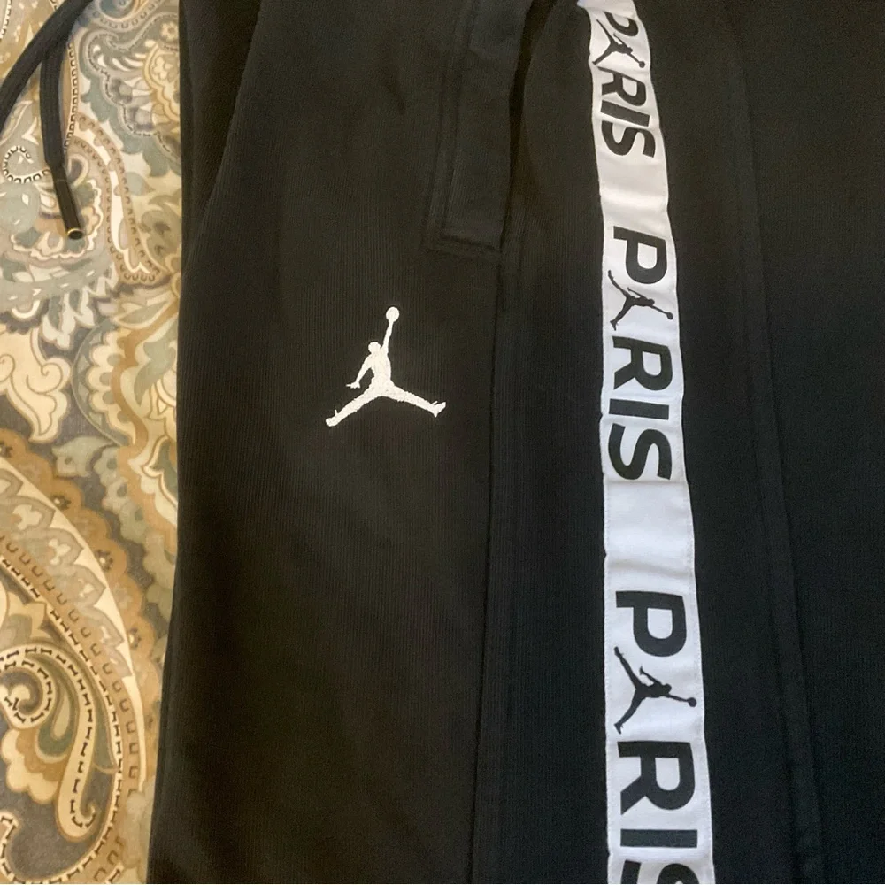 EUC Jordan x PSG Paris Saint Germain Fleece Jogger Pant BQ8348-010 Sz Medium